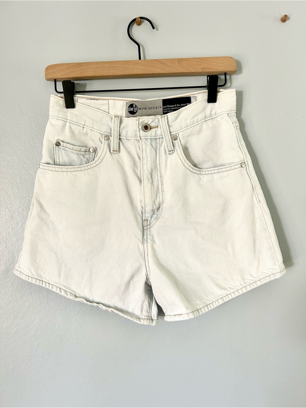 Levi's • silver tab High-Rise Mom Shorts Classic